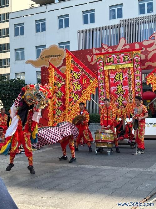 青春活力碰撞非遗！中国小花深度体验麒麟舞魅力